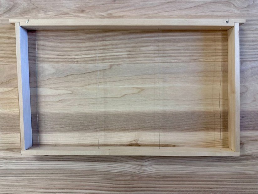 Včelí rámek - vypletený